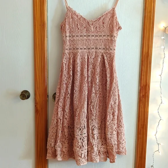 NSR Sleeveless Lace Midi Dress - Pink Rose at Nordstrom Rack